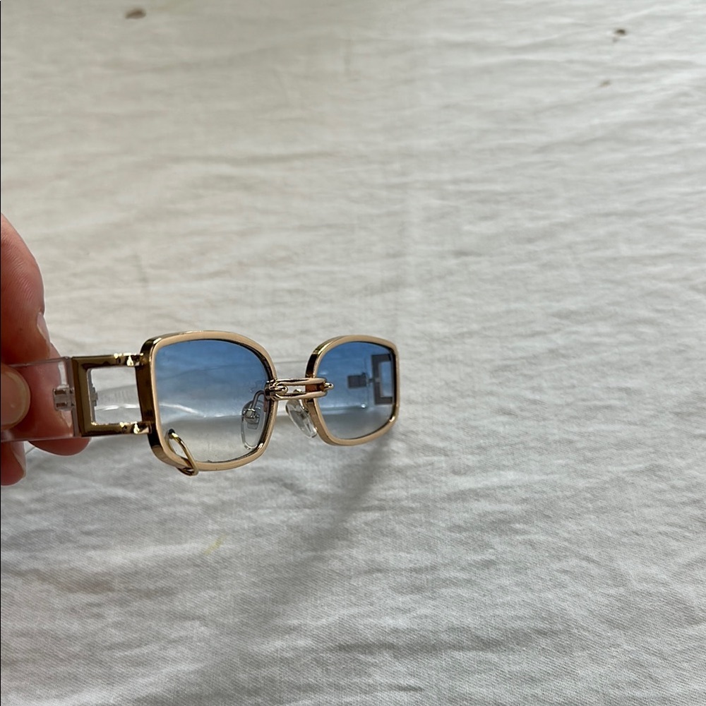 Stylish Blue and Gold Women's Sunglasses - Picture 3 of 7